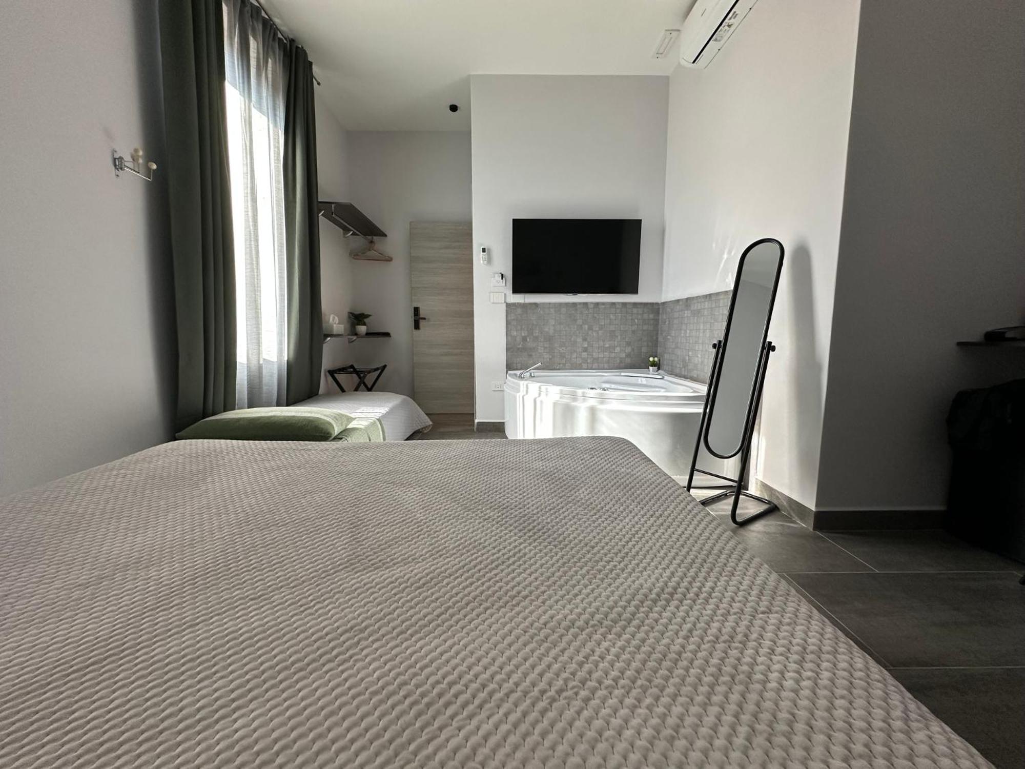 Zeta Boutique Hotel Caserta Exterior photo
