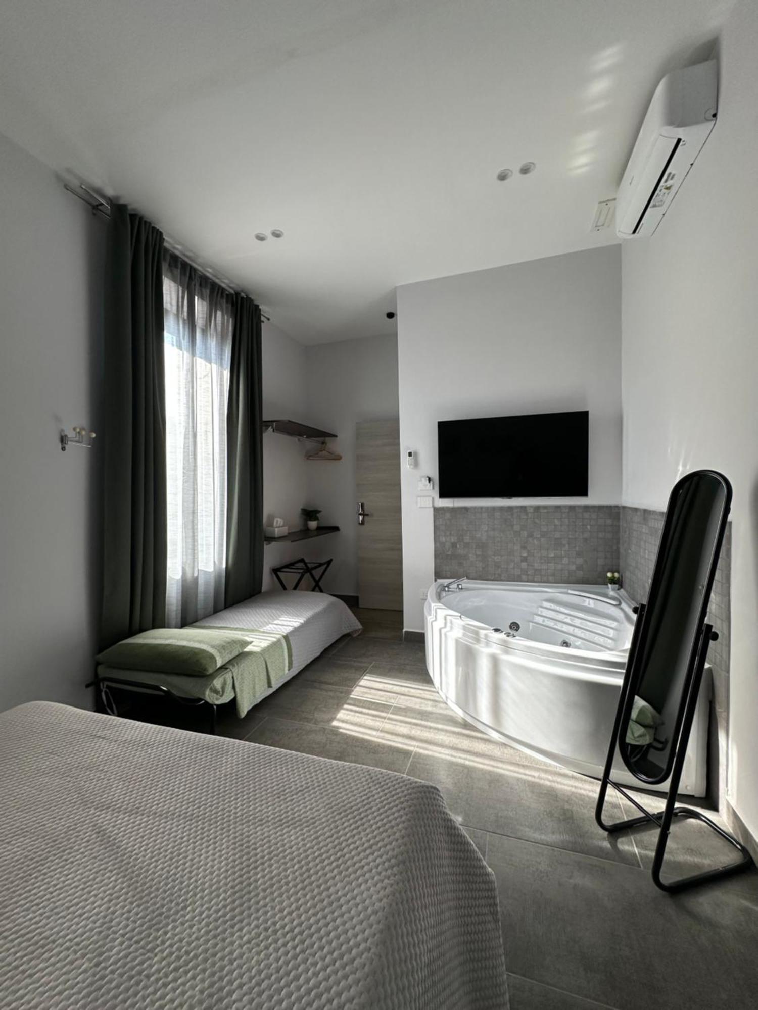 Zeta Boutique Hotel Caserta Exterior photo